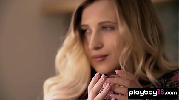 Naked Ukrainian blondie Lisa Dawn showing her fans her flawless figure