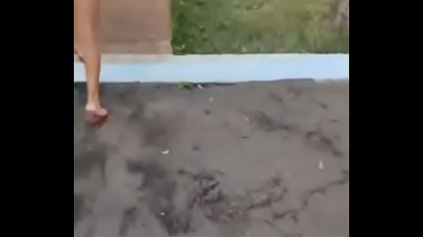Novinha deu mole para macho na piscina,ele o seguiu e comeu seu cu no quarto