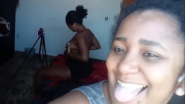 mana louca perfeita me deixa sentir seus seios grandes