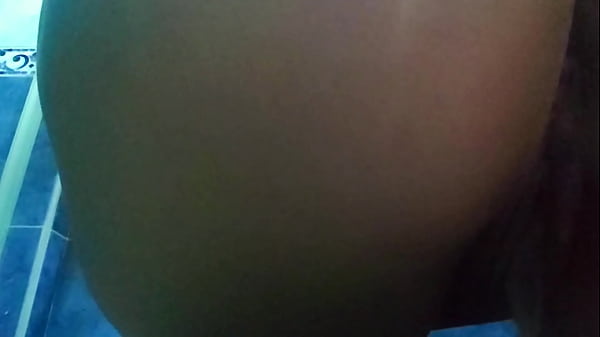 Voyeur – Hot Big Ass Latina Pees In Toilet