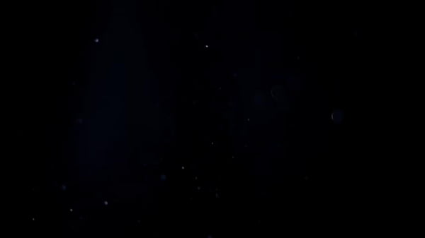 MILF inconformada obriga dois caras a desligarem a TV para foderem o cú dela