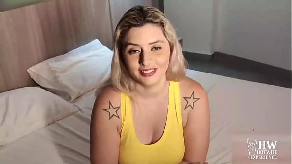 Casada safada ucraniana, fudeu com soldado para garantir a vida do marido.