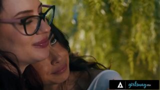 GIRLSWAY – Lovers Chloe Surreal & Jessica Ryan Have Passionate Squirting Sex POV – SPANISH SUBTITLES