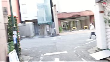 Secret Hotel Affair & Striptease Tease / 【禁断のホテル密会】ベッドでの生々しい経緯トークと、素っ裸になる瞬間までの極上焦らし/デカチン男優 前編(素人個撮ひめ)